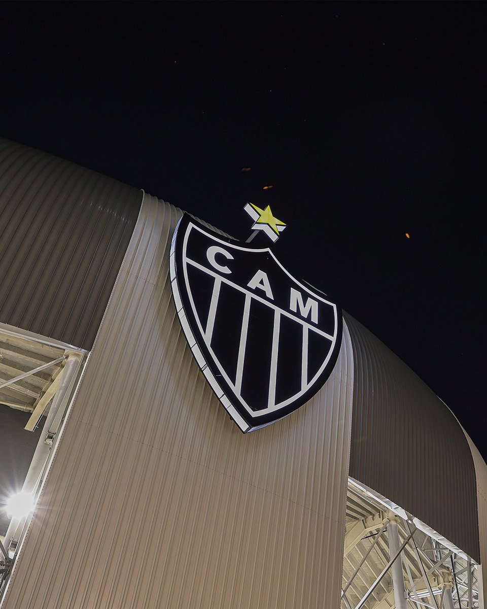 Atletico's tweet photo. 🖤🤍 Boa noite TriCAMpeões, nos vemos daqui a pouco na @arenamrv.  ⭐⭐⭐ https://t.co/JcJjKf3qKv