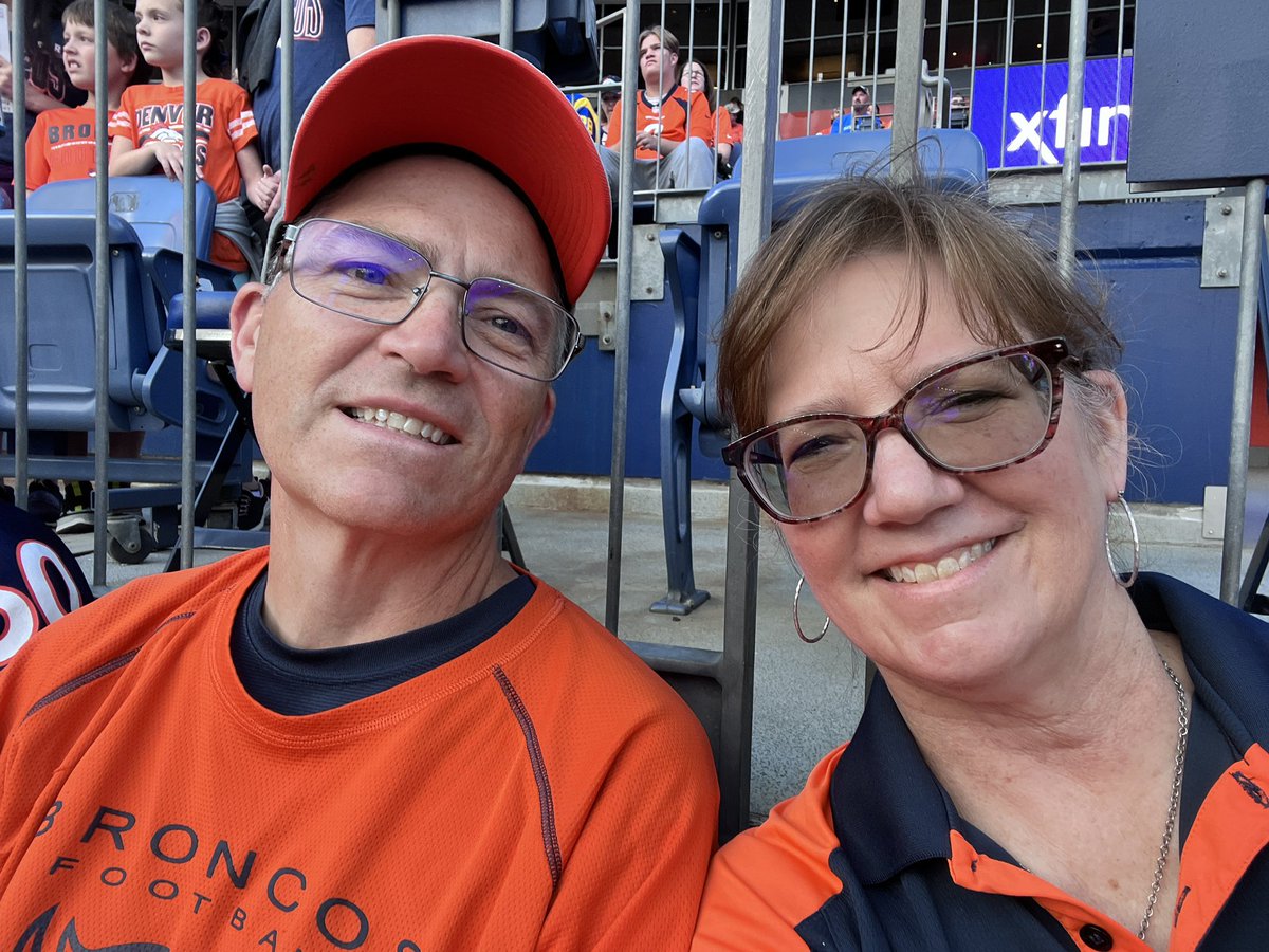 JeanJvaughn's tweet photo. #LARvsDEN here we go Broncos! https://t.co/75CeMMkUft