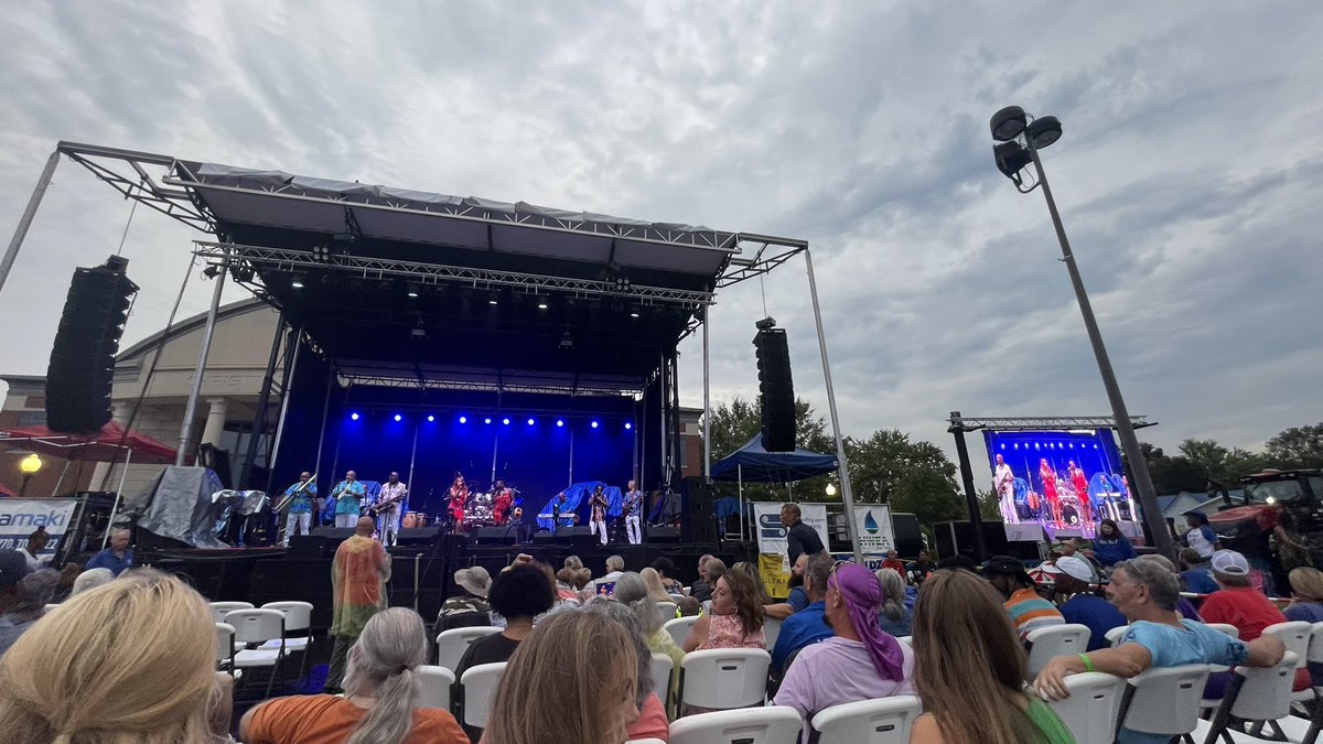 KRPS's tweet photo. @KRPS @hoptownparks @summersaluteky awesome second day at #summersalute in #hopkinsvilleky a little rain can’t dampen the festivities when #jimmychurchband and #thecommodores are here! https://t.co/zunwVZzj95