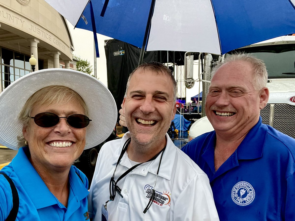 KRPS's tweet photo. @KRPS @hoptownparks @summersaluteky awesome second day at #summersalute in #hopkinsvilleky a little rain can’t dampen the festivities when #jimmychurchband and #thecommodores are here! https://t.co/zunwVZzj95