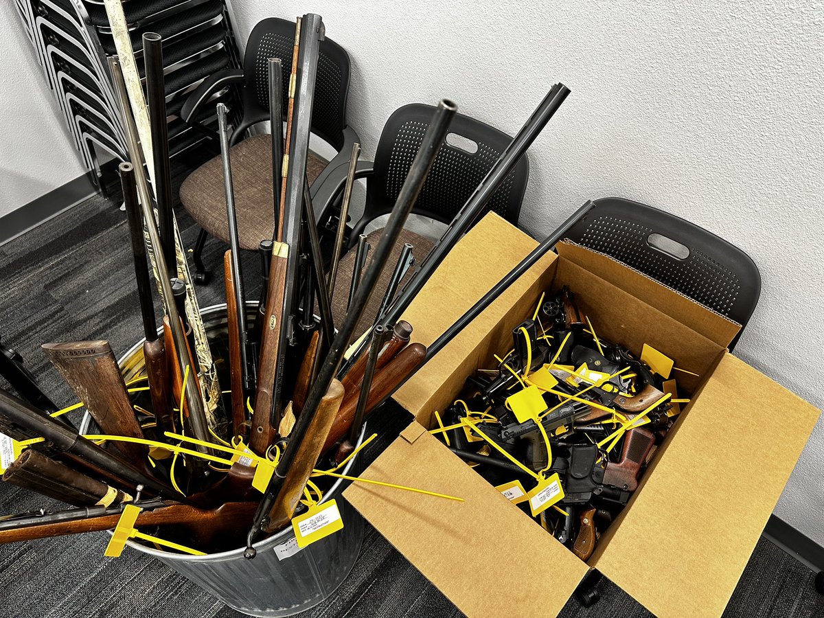 LimaLiveRaul's tweet photo. Sheriff in Yolo county conduct gun buy back event

150 guns total 
10k worth of gift cards given out

Guns collected included long rifles hand guns and even a mac 10 https://t.co/glLCVOIsV3