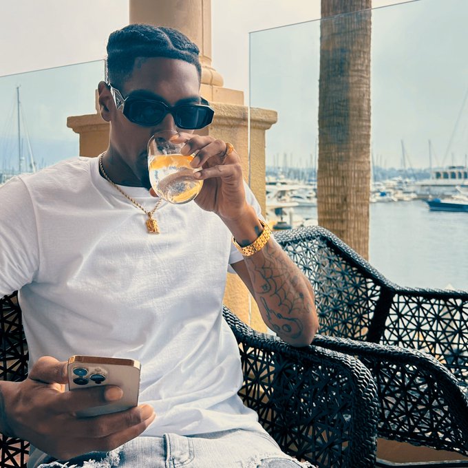 Brunch meeting went well. 🥃 https://t.co/lTakIuUDxq<a href="/tag/applemusic"class="tags"><span>#applemusic</span></a><a href="/tag/zaystackz"class="tags"><span>#zaystackz</span></a><a href="/tag/talkdown"class="tags"><span>#talkdown</span></a>