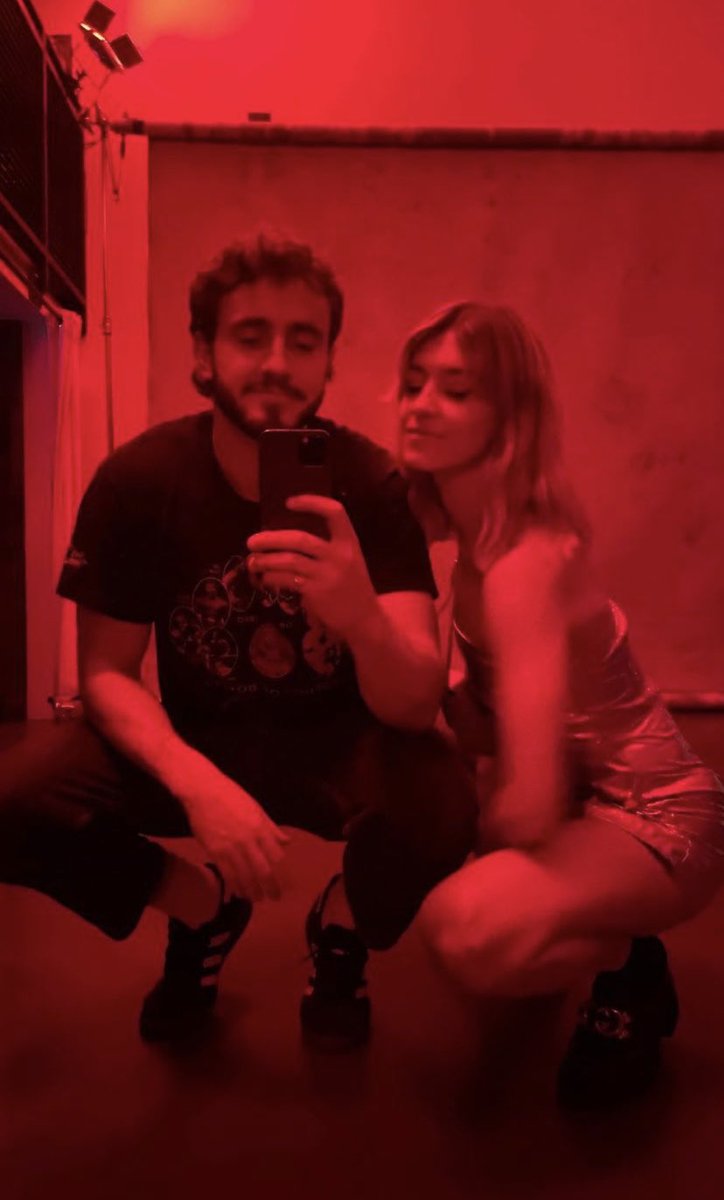 FilmUpdates's tweet image. Paul Mescal and Daisy Edgar-Jones in newly shared photo.