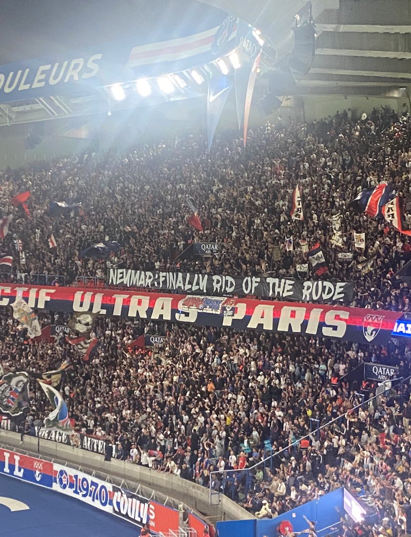 MegaPSG_'s tweet photo. Message du CUP : 

Neymar : enfin débarrassé de la SALETÉ. https://t.co/MNBbKNvCzK
