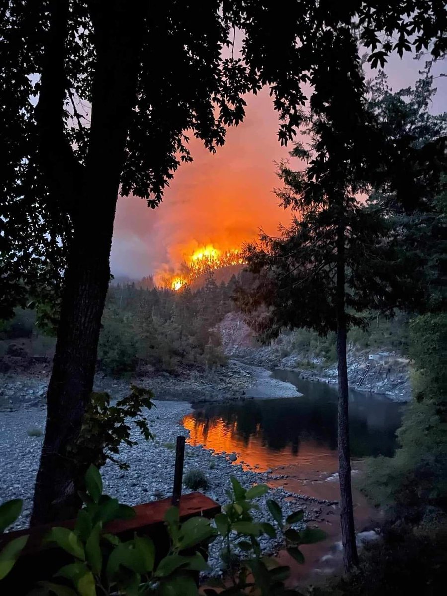 A_Franz_2027's tweet photo. The fires here has burned over 60,000 acres with zero percent containment. Please keep my small community in your thoughts!
#DelNortecounty #Smithrivercomplexfire #Gasquet #fireseason https://t.co/qbuORib3zE