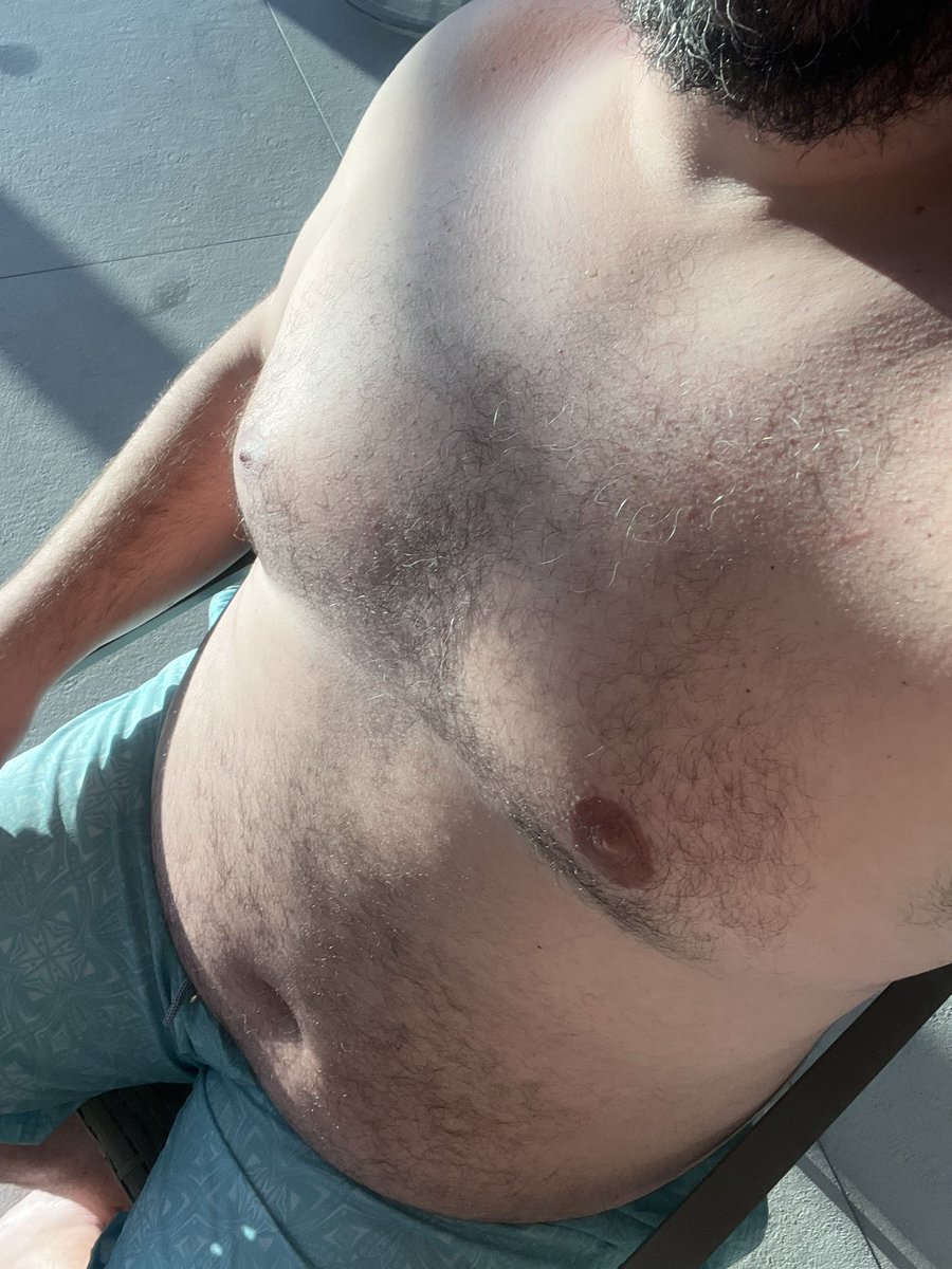 AgroBearSC's tweet photo. Um homem sem barriga, é um homem sem história! 
Sempre tem quem goste de histórias! 🥰😈 https://t.co/8GQLbQZgXG