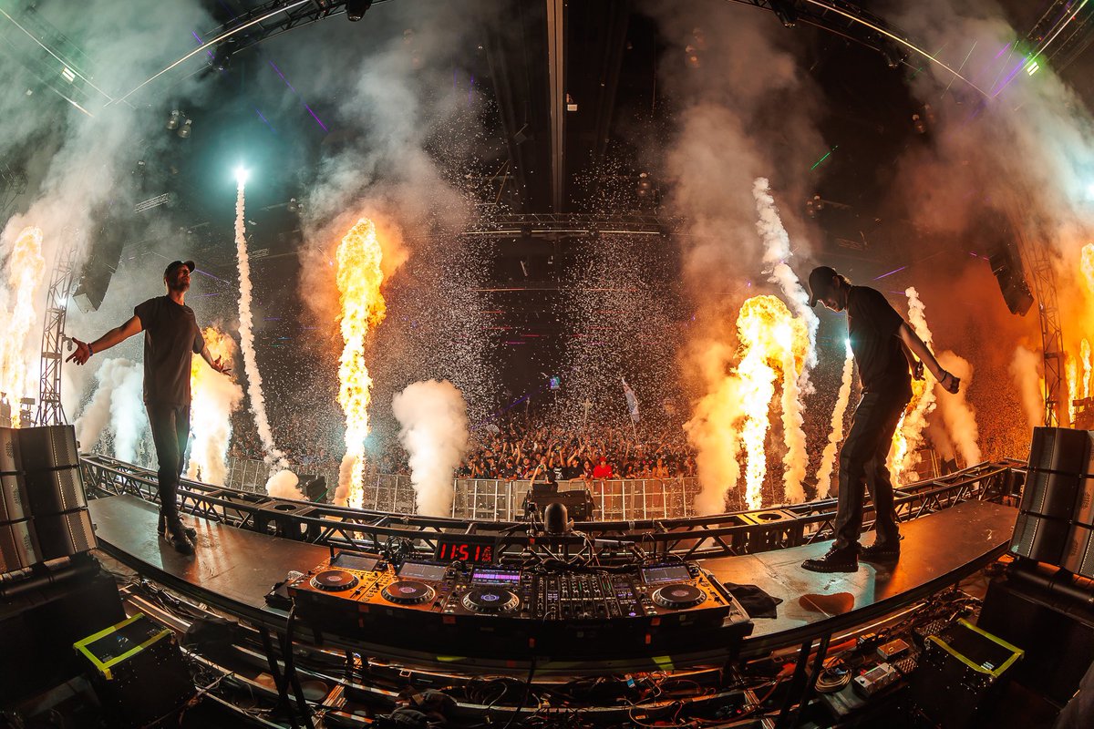 SlanderOfficial's tweet photo. **these are not festival photos**
THIS IS A SLANDER HEADLINE SHOW!!!!

HOLY FUCKKKKK!!!!!! 🫨🤩🫠🤯❤️‍🔥🚀

WE CANNOT PUT INTO WORDS WHAT HAPPENED LAST NIGHT IN LOS ANGELES 

NO VIDEO SPOILERS

NIGHT 2 LET’S GET IT!!!!!!!! https://t.co/VrMNXem9TM
