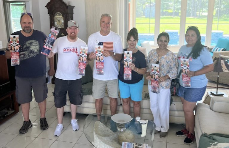 ScottyMoore4FL's tweet photo. Team Scotty was in full effect this morning door knocking. We are working to beat the establishment and tap into the grassroots passion. Join us and be part of Team Scotty today. https://t.co/ocF7Jr0myO