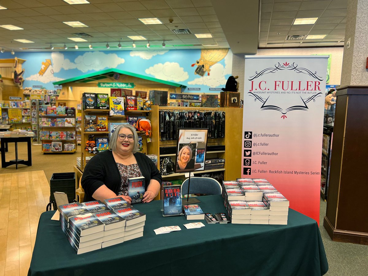 Mystery author JC Fuller is here Signing copies of her Rockfish Island Mystery Series and chatting about what it’s like to be a mystery author! #jcfuller #rockfishislandmysteries #bntricities #localauthor #pnwauthor #mysteryauthor #booksigning #mysterybooks #books #bookstoreevent