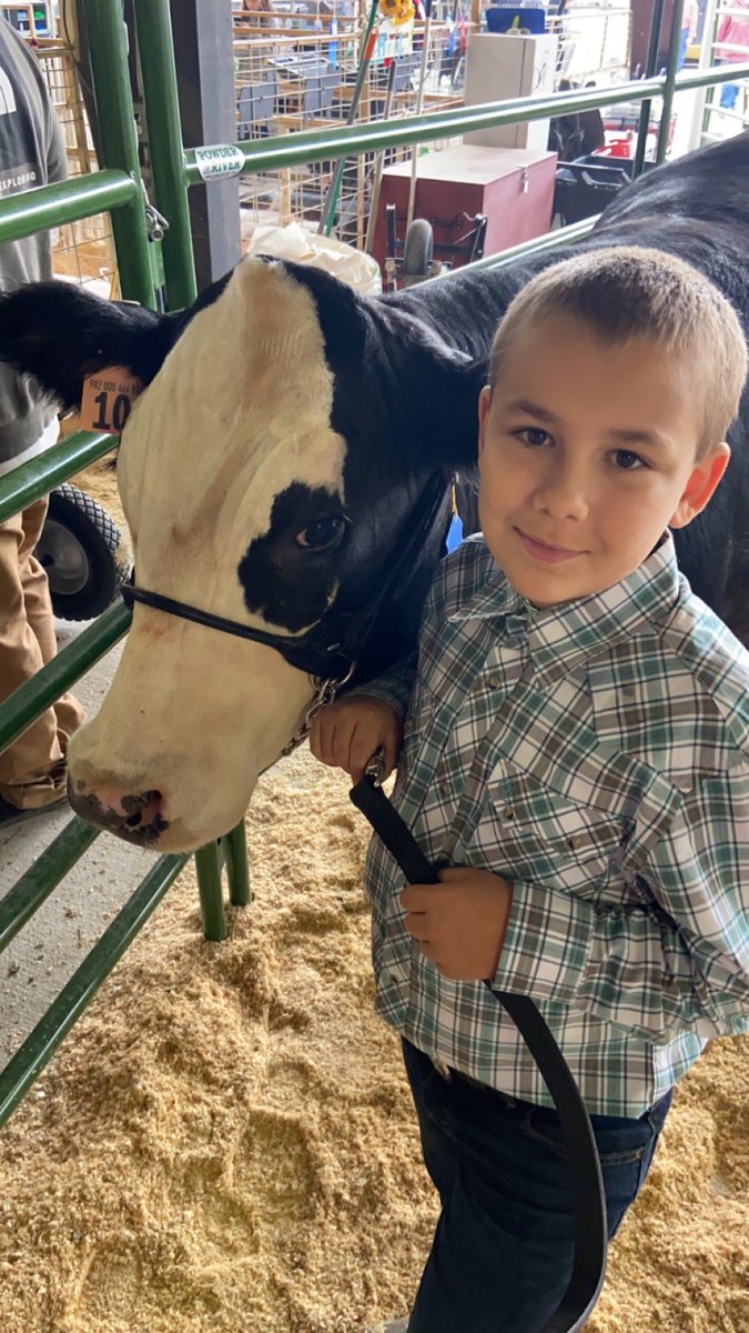 DakotaOlberding's tweet photo. 8 years ago, this guy was one year old and watched me show my last steer.

This week Auntie Koko got to help and watch him show his first one. 

Super proud of them both this week. Love me a good black baldy 💙

#OlberdingFarmsandCattle 
#BestWeekofSummer https://t.co/q9e29fDCbB