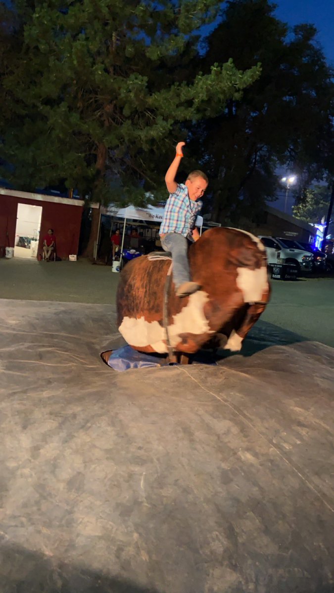 DakotaOlberding's tweet photo. 8 years ago, this guy was one year old and watched me show my last steer.

This week Auntie Koko got to help and watch him show his first one. 

Super proud of them both this week. Love me a good black baldy 💙

#OlberdingFarmsandCattle 
#BestWeekofSummer https://t.co/q9e29fDCbB