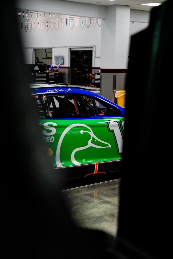 DucksUnlimited's tweet photo. Hey, #TeamDU! Tune in TONIGHT at 6 PM CT on @NASCARonNBC to cheer on @MartinTruex_Jr and @JoeGibbsRacing in the @NASCAR Coke Zero Sugar 400 at @DAYTONA. You’ll see the iconic Ducks Unlimited logo on the No. 19 Toyota Camry!
Special thanks to our longtime partner and conservation champion Johnny Morris and @BassProShops for this incredible gift!
Photos: Courtesy of Joe Gibbs Racing