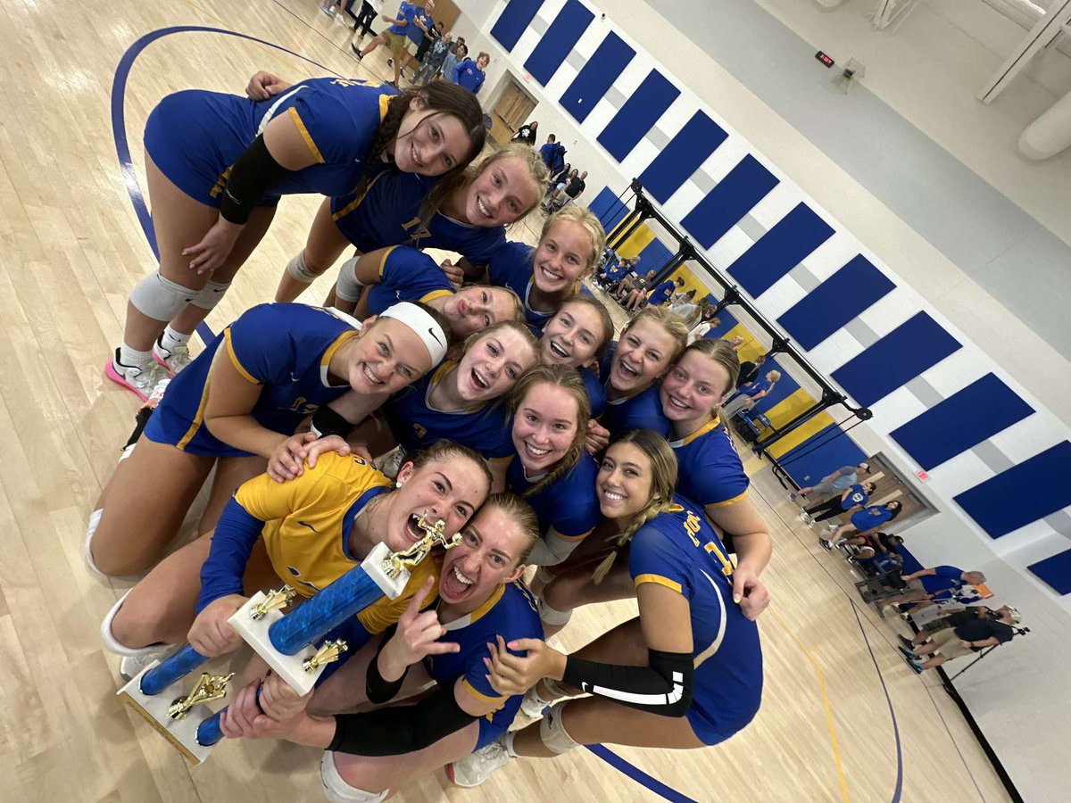 CANON CRAZIES tweet media