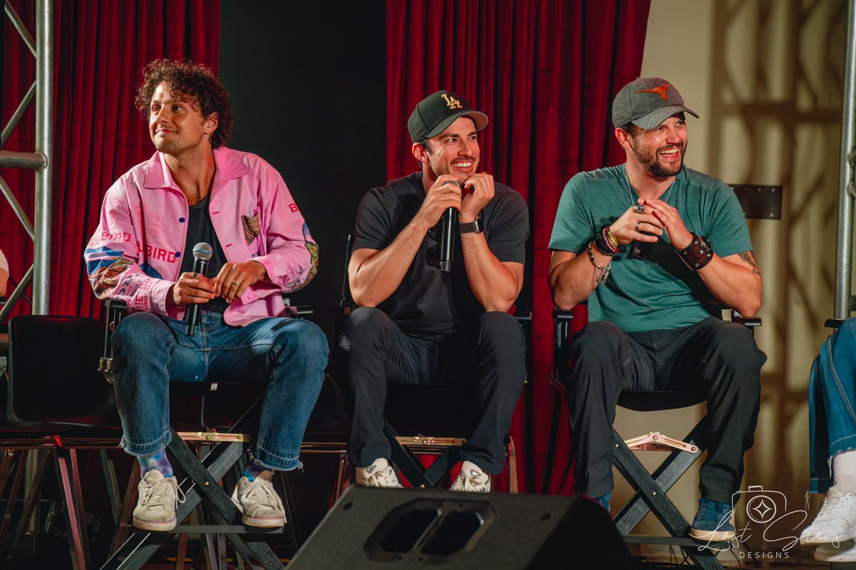 LostStarsDesign's tweet image. Michael Vlamis, Michael Trevino and Nathan Parsons at #AlwaysandForevercon.  #RoswellNM  #TheOriginals #AandFCon