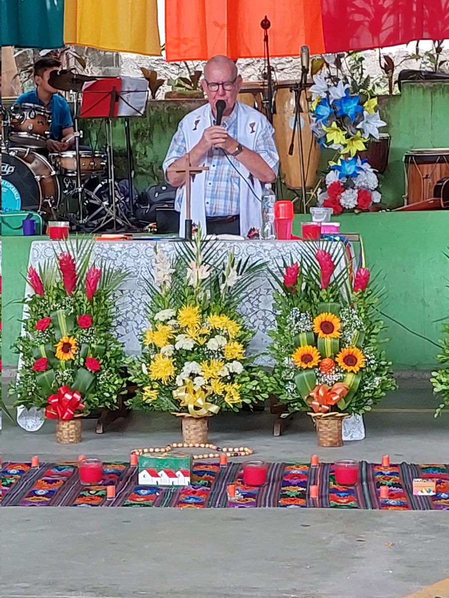 TutelaLegalMJH's tweet photo. #MemoriaHistórica Esta mañana en el Despertar se llevó a cabo una misa conmemorativa a la vida y obra del Padre Pedro Declercq, quien el 23 de este mes cumplió 8 años de su partida física. Comunidades Eclesiales de Base y Comité de DDHH realizaron el evento #Siempresente #Eterno https://t.co/Fb85s7AQbX