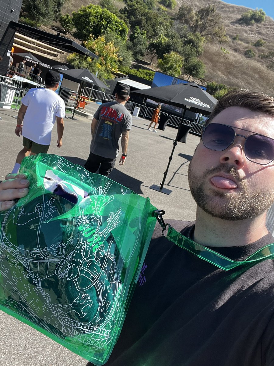 TheDixieCup's tweet photo. The absolute time of my life. Getting to meet the GOAT @Nadeshot has to be the highlight. S/O @100Thieves @higround for an insane time. #100TBlockParty https://t.co/Oyf2eeC1Hv