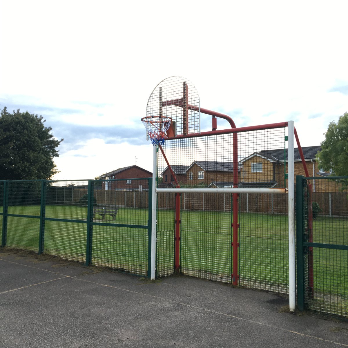 More new nets!!! We've hung nets on;
Great Yarmouth: Jellicoe Road, Cobholm Kick About Area
Gorleston: Marine Parade (2nd set this summer!)
Belton: Bell Lane Playing Field
Head out and shoot some hoops before joining us at #GYBasketball. Thanks to @bballengland #ProjectSwish 🏀