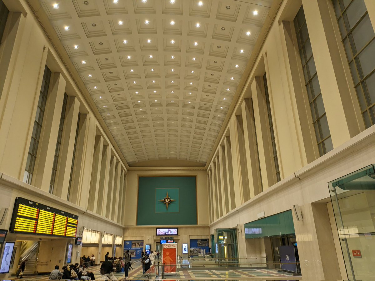 Jamie8052's tweet photo. Things I have learned in and on the way to Belgium:
-374 first class isn't actually all that comfortable
-the weather in Brussels is much like London
-ICs don't stop at Waterloo
-station McDonald's will bankrupt you. https://t.co/V687OViaj0