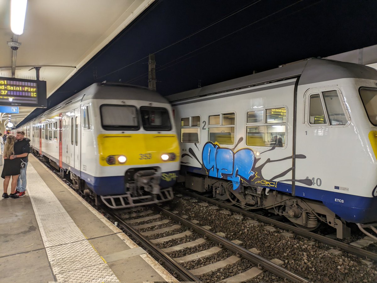 Jamie8052's tweet photo. Things I have learned in and on the way to Belgium:
-374 first class isn't actually all that comfortable
-the weather in Brussels is much like London
-ICs don't stop at Waterloo
-station McDonald's will bankrupt you. https://t.co/V687OViaj0