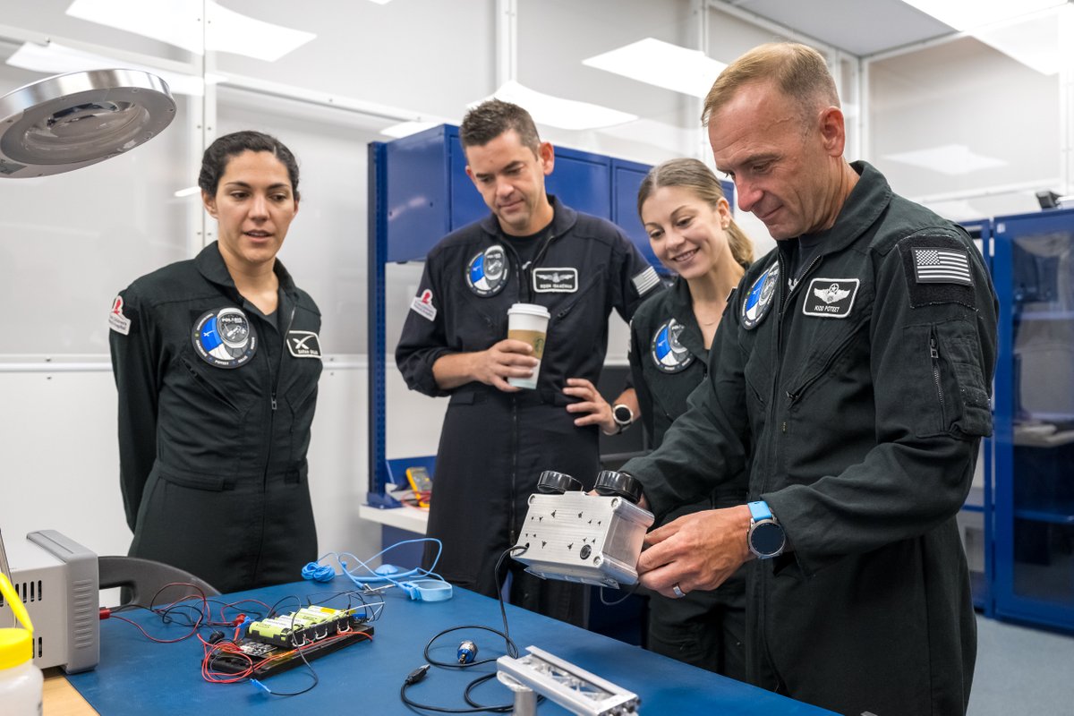 rookisaacman's tweet image. Inspiring the next generation of dreamers, engineers, pilots, astronauts and scientists is an important part of our @PolarisProgram mission. So great to interact with the students &amp;amp; campers. Thanks @SpaceCampUSA &amp;amp; @EmbryRiddle for inviting us to visit. You know who took the 📸