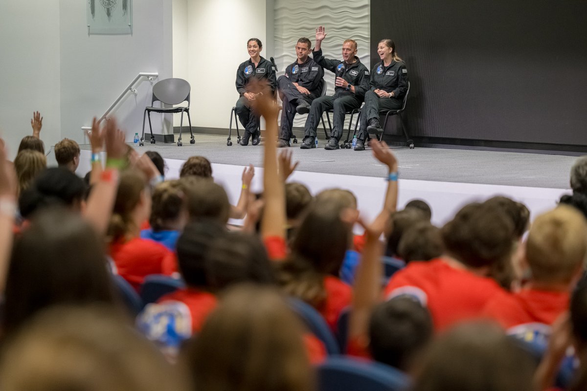 rookisaacman's tweet image. Inspiring the next generation of dreamers, engineers, pilots, astronauts and scientists is an important part of our @PolarisProgram mission. So great to interact with the students &amp;amp; campers. Thanks @SpaceCampUSA &amp;amp; @EmbryRiddle for inviting us to visit. You know who took the 📸
