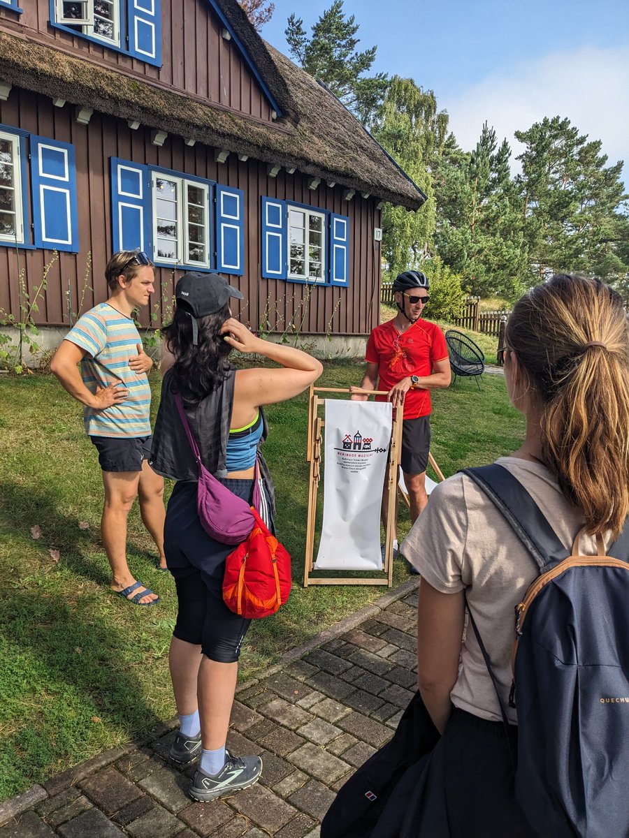 DtGesellschaft's tweet photo. 🚴🏼 6. Tag unserer #MemelNemunas2023 Radreise. Heute #Minge/#Minija-#Memel/#Klaipėda. 79 km (25 km 🛥️😉) TN-Referate über sowjet. Besatzung von 🇱🇹, das Gulagsystem, die "Klaipėda-Revolte" &amp; Villen in #Schwarzort. @BMI_Bund
&amp; @ishainter &amp; #ZgV &amp; #DeutschesKulturforumÖstlichesEuropa https://t.co/zEHfyfGR1P