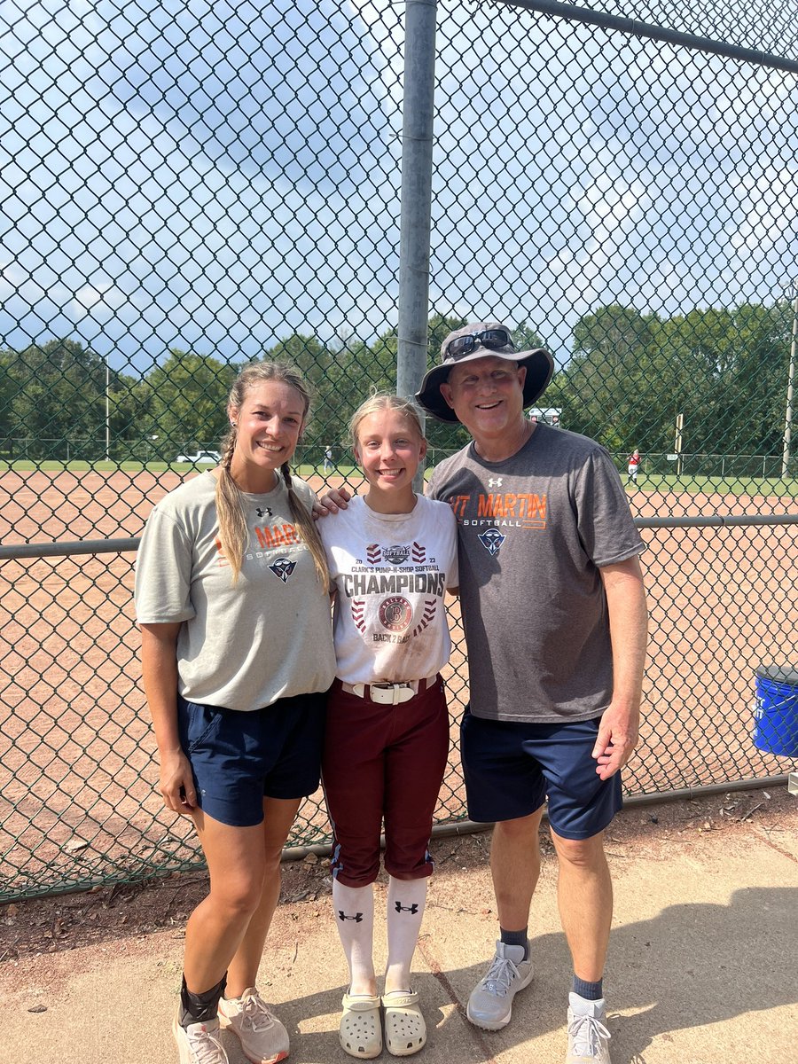 lillikoch66's tweet photo. Thank you so much to @UTM_Softball for this amazing camp #team4on^ https://t.co/5LSRjkgrT7