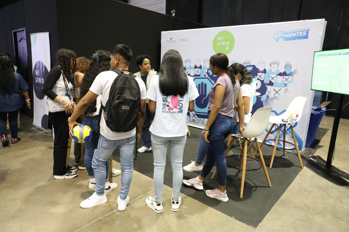 midespanama's tweet photo. El Anti-Bulling fue un tema que se analizó en nuestro festival. La Fundación @NiUnoMasPanama presentó un simulador en donde los jóvenes pudieron conocer diferentes modos de acoso escolar, y cómo responder ante estas situaciones reales.
#TransformandoMentes #FestivalJuvenil https://t.co/PZTc0gDshQ