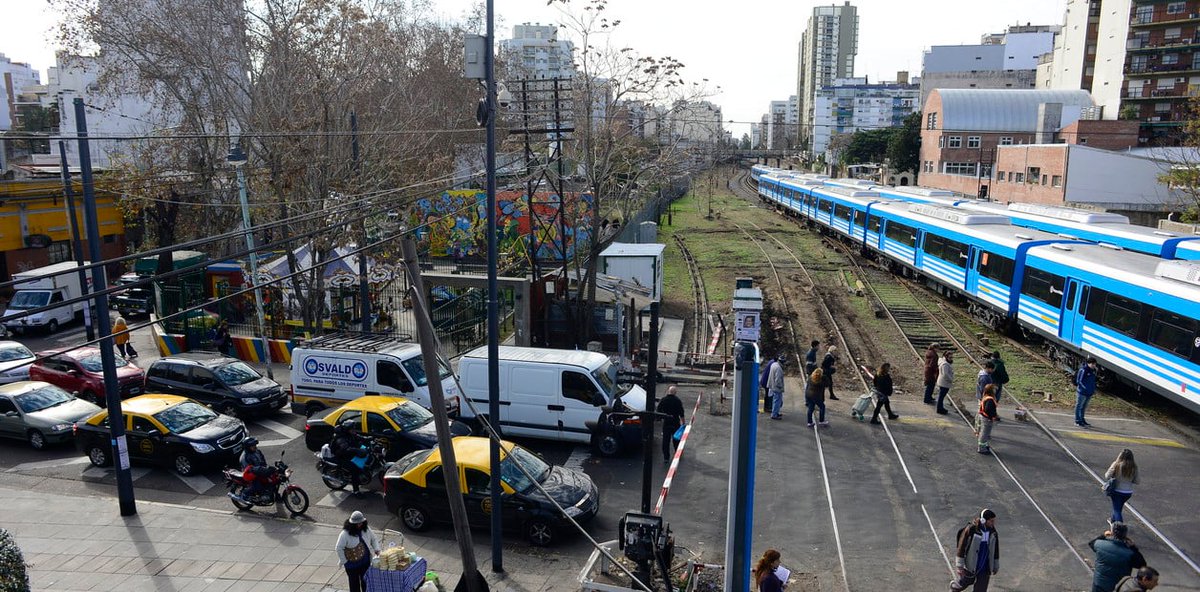 #AhoraEnRivadavia | Dialogamos con Valeria Falcioni, Banderillera del #TrenSarmiento. En #ElSillonDeRivadavia, con <a href="/RGuazzardiok/">Ricardo Guazzardi</a> y equipo

👂🏻Escuchalo en:
🎙#AM630
💻rivadavia.com.ar
📱APP Radio Rivadavia