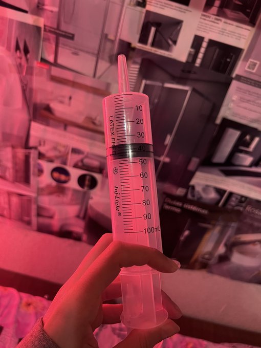 who should be vaccinated?😈 https://t.co/RbhXZj0rOP