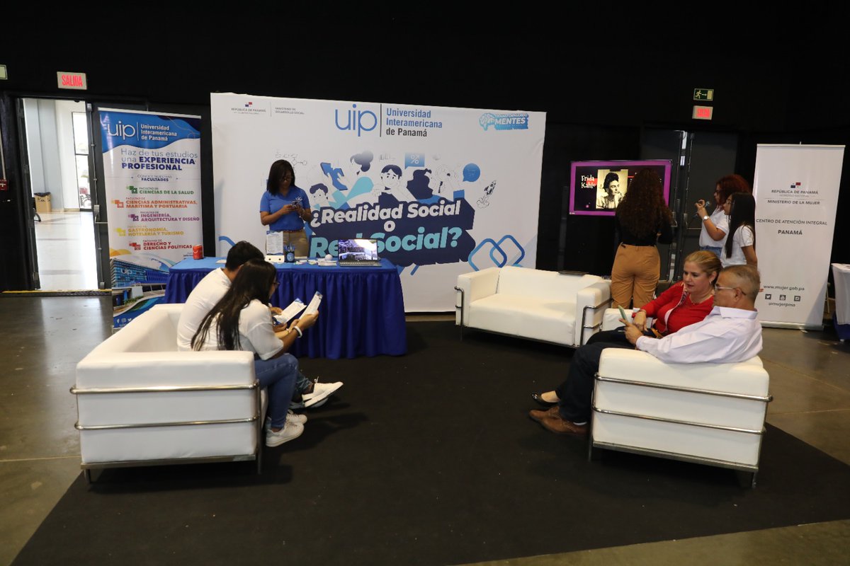 midespanama's tweet photo. ¿Realidad social o Red social?
A través de su stand, la @uippanama hizo un llamado a los jóvenes a tener cuidado sobre las interacciones en redes sociales.
#TransformandoMentes #FestivalJuvenil
#PanamáSigueCreciendo🇵🇦 https://t.co/bBZYaRcRdT