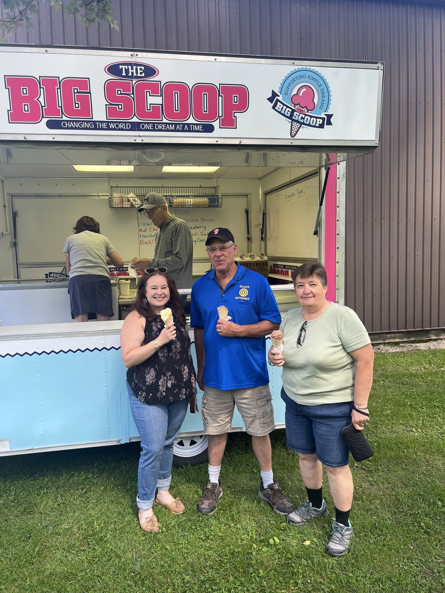 AmandaBrodhagen's tweet photo. As summer comes to a close, it was nice that the Optimist Club of Ellice hosted a free Family Fun Day in Rostock for our community. The politicians even competed with bouncy horses. Our MP @JohnNaterMP took first place. 🥇🐴

Great fun had by all! #ElliceWard https://t.co/AAsPNkqpoI