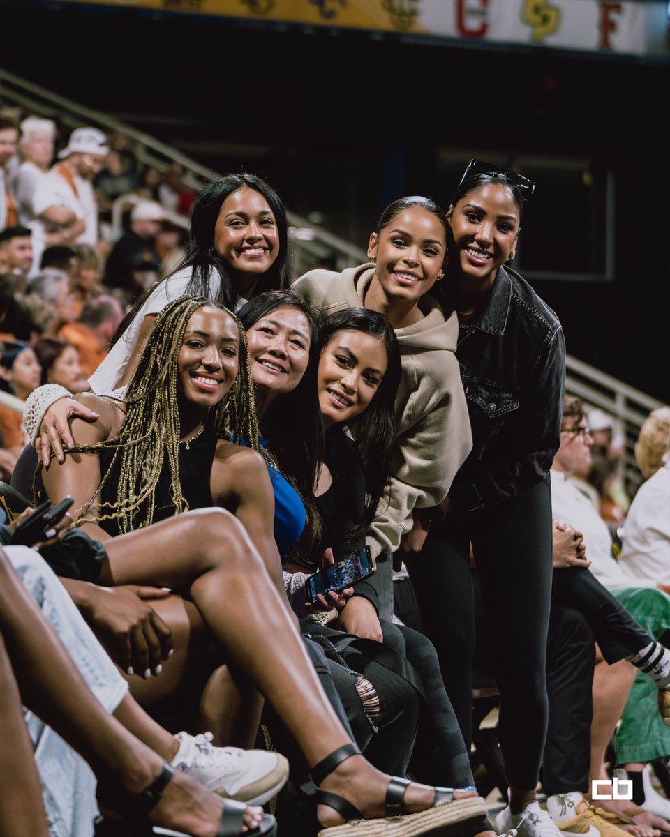 Tyleralexj's tweet photo. Back in the Mid 💛🖤 #GoBeach https://t.co/MMxUwoMdMt