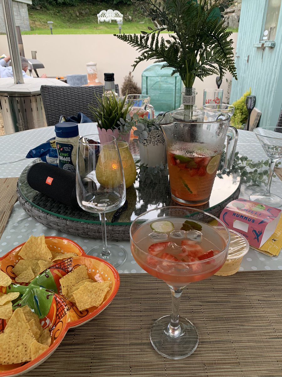 KGilly9's tweet photo. Pizza making and cocktails afternoon to finally congratulate Zach. Started well. Now weโre foundered ๐ฅถ๐#IrishSummers #OnTheTurn https://t.co/SErVjnDUHe