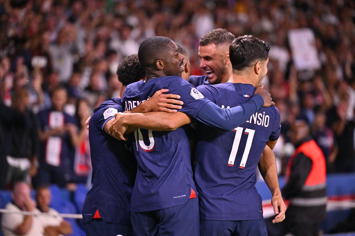 LucasHernandez's tweet photo. Bonne victoire chez nous !! 👌🏼❤️💙#ICICESTPARIS #21 @PSG_inside https://t.co/LNtsmw3aOJ