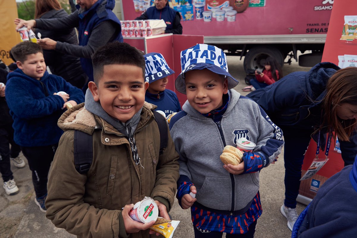 CATalleresdecba's tweet photo. #TalleresHuracán
🏟️ En el #MesDeLasInfancias junto a #LaLácteo, #PanaderíaDelPilar, #Chammas y #Egran recibimos a nuestros socios más pequeños.
🔵⚪️ #VamosTalleres #Copa2023 🏆 https://t.co/1L1yV6RCI9