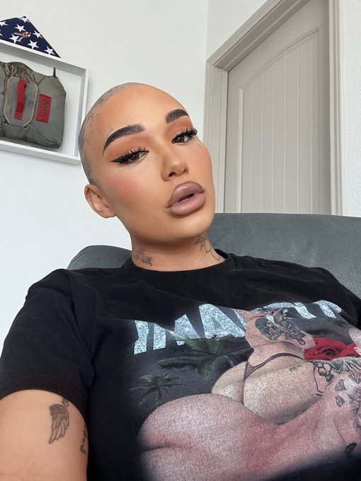 guess who&rsquo;s back ? 👩🏼&zwj;🦲 https://t.co/phRzqroFjs