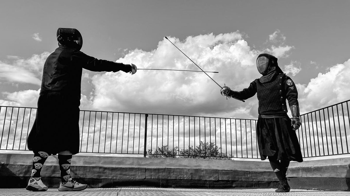 LondonLongsword's tweet image. Line and Subjection.
Thibault verdadera destreza from a private lesson, with Mark and Sinan.
Londonlongsword.com
 #hema #fencing #historicalfencing #verdaderadestreza #londonlongswordacademy #londonlongswordfamily #learnswordfighting #rapier