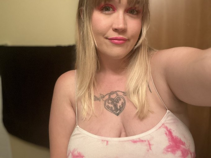 Wanna buy some content? DM Me!  Or  My links are in my bio! ❤️ https://t.co/ePnh1sJaLk