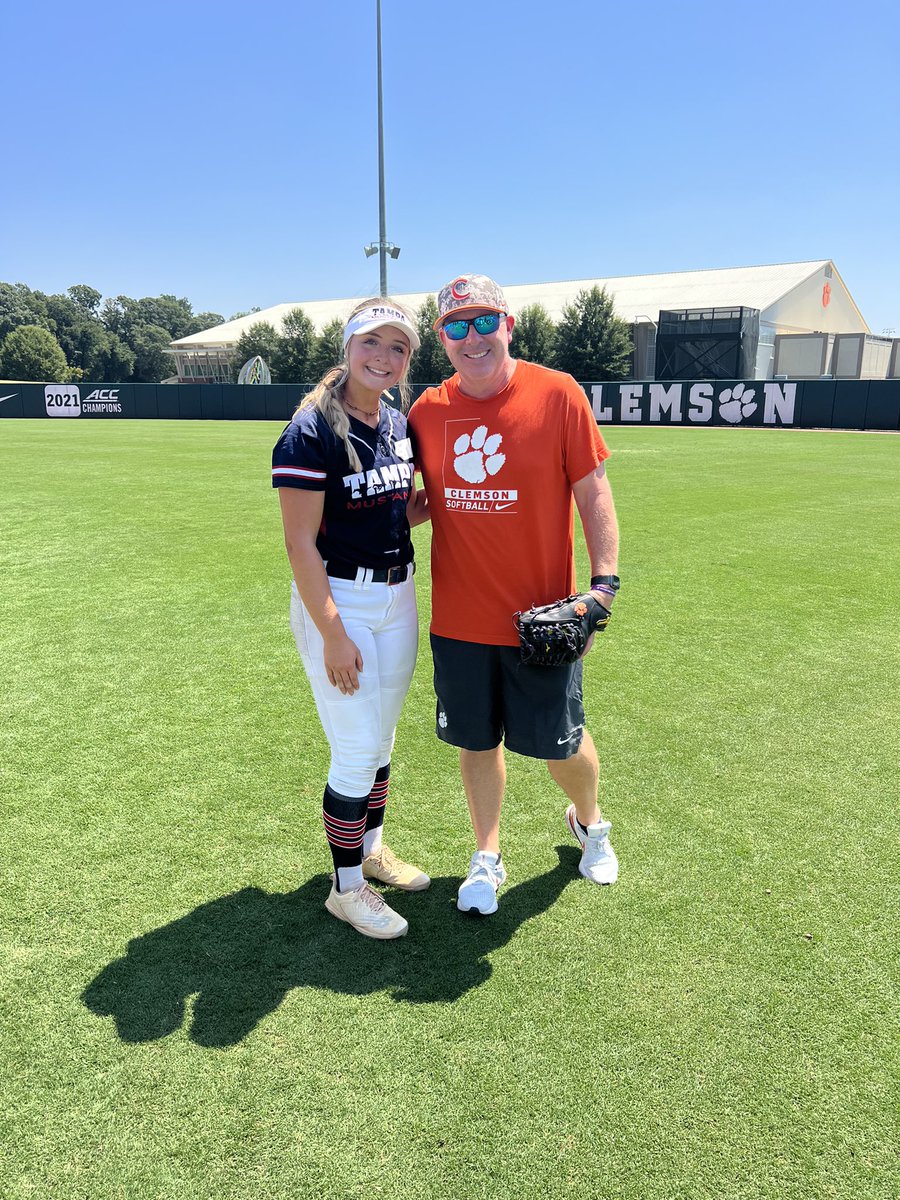 ToberHannah's tweet photo. Thank you so much @clemsonsoftball for a great camp today! It was very hot but we got A LOT done! Had an amazing time! Go Tigers! 🐅🧡💜 @rittmanjohn @cbreault12 @ClemsonCoachKJ @jesss_harperr https://t.co/EqEGpaLM6J
