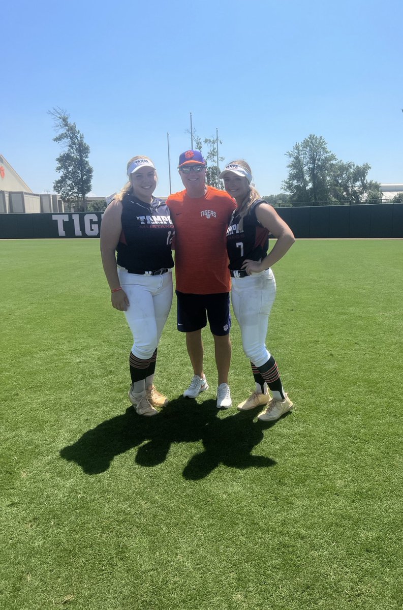 ToberHannah's tweet photo. Thank you so much @clemsonsoftball for a great camp today! It was very hot but we got A LOT done! Had an amazing time! Go Tigers! 🐅🧡💜 @rittmanjohn @cbreault12 @ClemsonCoachKJ @jesss_harperr https://t.co/EqEGpaLM6J
