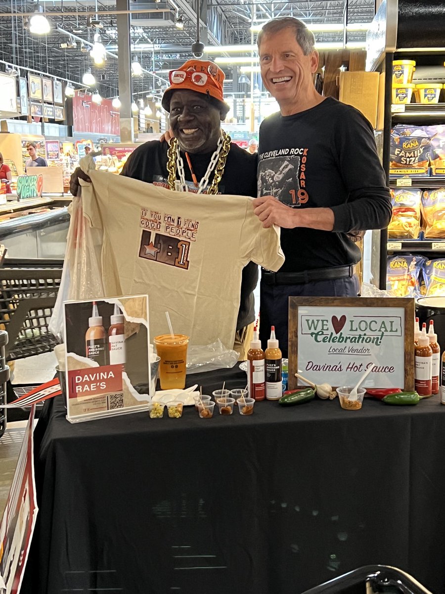 Fantastic Day Watching Browns ⁦@GiantEagle⁩ With UB1 & Davina Rae’s Hot Sauce with Fire19 Coming 🔥🏈 #UMatter Kosar19.Com Go #Browns