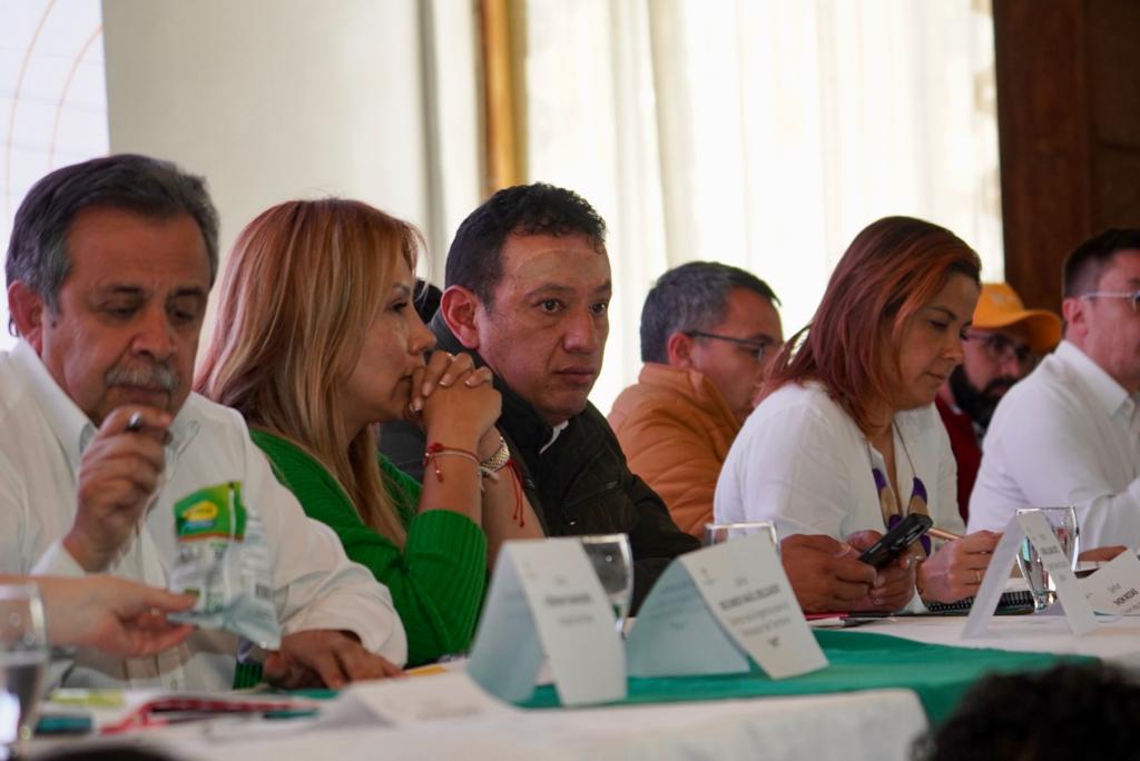 jhonrojasca's tweet photo. Participamos del encuentro con ministerios y entidades del Gobierno Nacional, donde se expusieron proyectos contemplados en Plan Sur. Seguimos atentos a mesas de trabajo con acciones y ruta de trabajo para concretar los anuncios para region. https://t.co/Lkwb2gMxnq