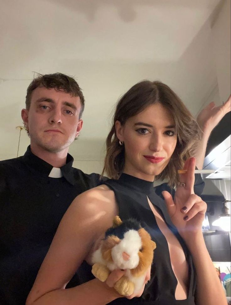 emmarstones's tweet photo. no thoughts just paul mescal and daisy edgar-jones https://t.co/G1Uk04ZRym