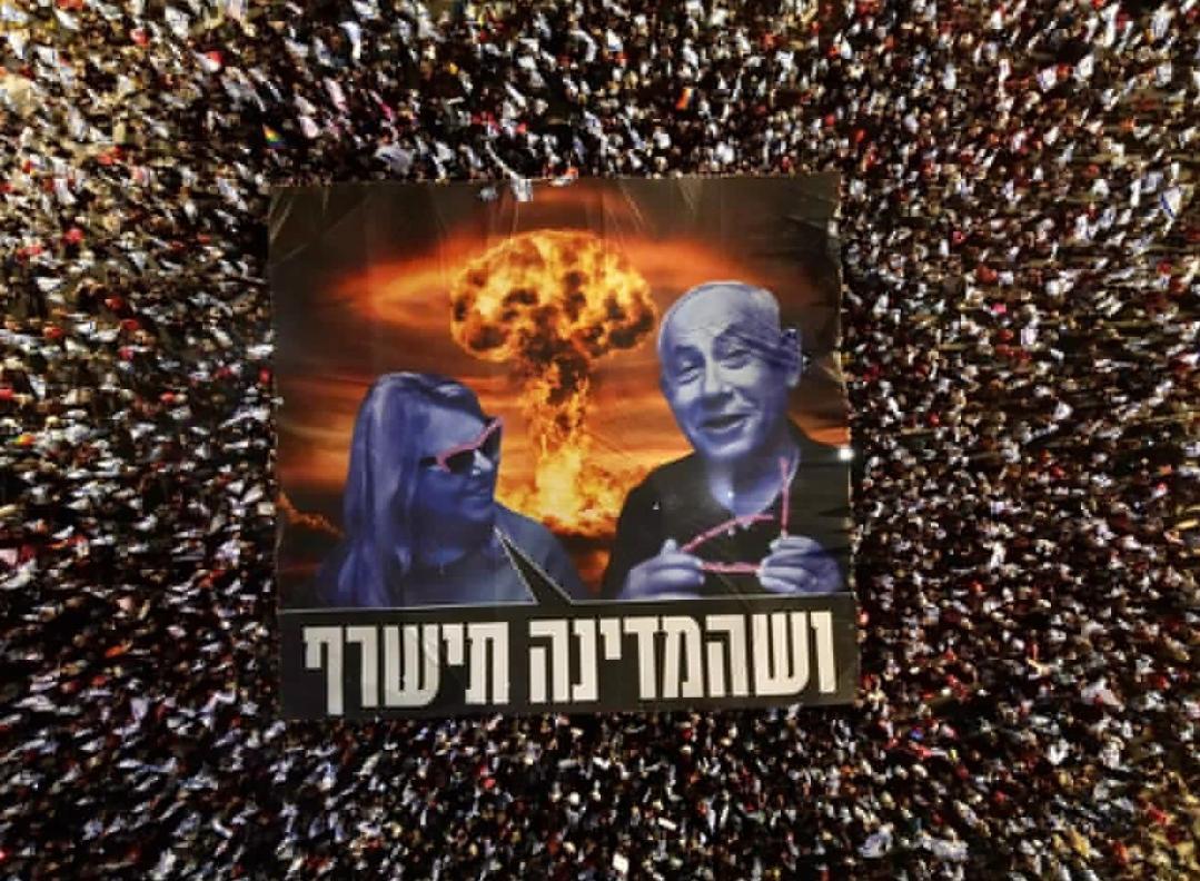 nanana365media's tweet image. 🔴ISRAËL 🇮🇱| #Protestations : samedi, plusieurs milliers de personnes sont sortis pour manifester contre le 1er ministre #Netanyahu, la 34è manifestation en 2023. Rien qu'à #TelAviv les médias parlent de +de 100 000 personnes. Des actions de masse ont aussi eu lieu à #Haïfa.