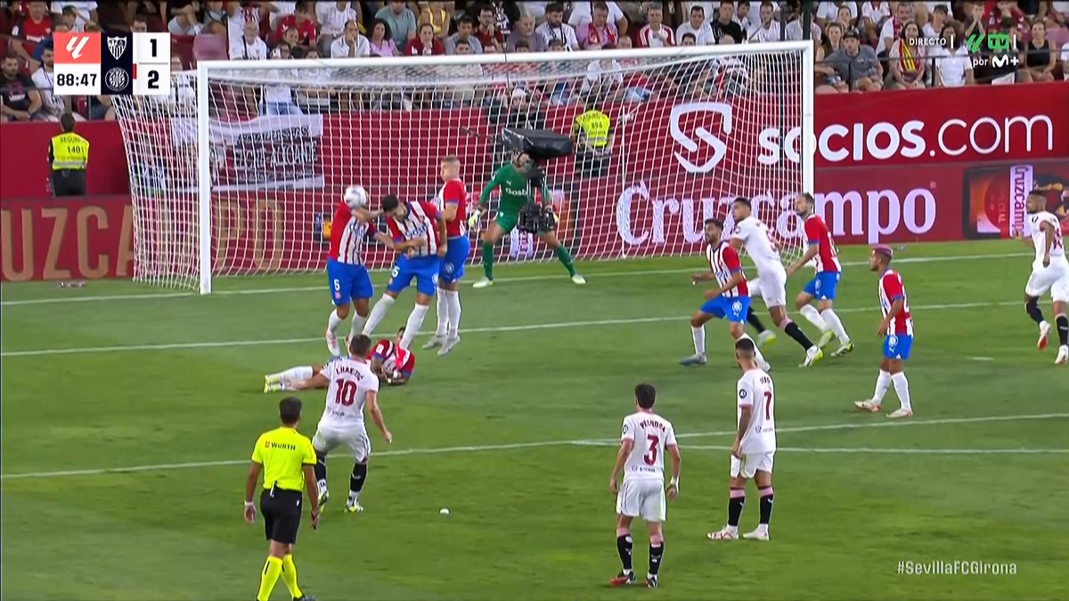 crisbusquets's tweet photo. No era i NO ÉS penal! #GironaFC #SevillaFCGirona https://t.co/y61QtU3Qu0