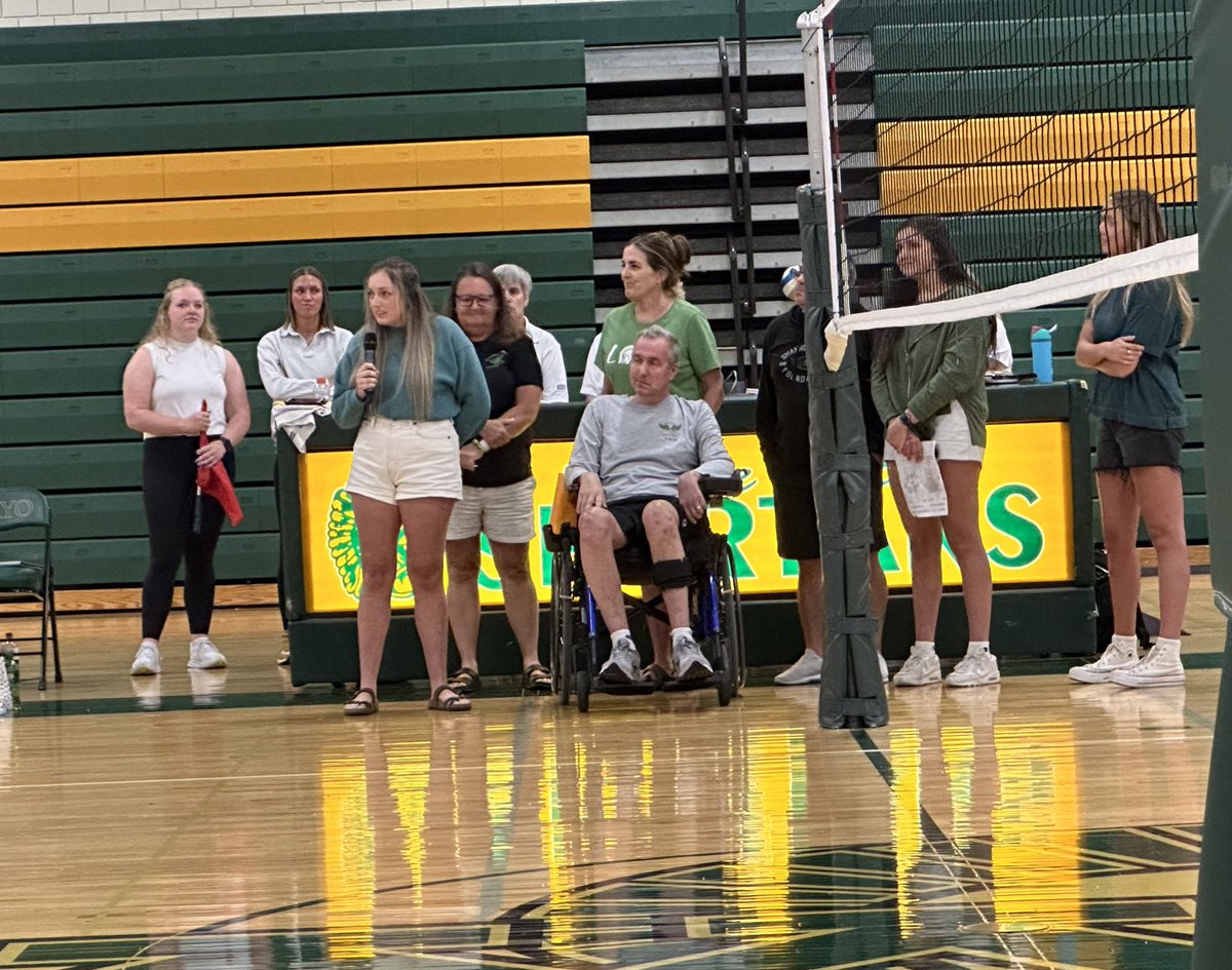MayoVball's tweet photo. 3-1 vs Farmington

Thanks to all who came out to show support for the Klees Family! Special thanks to @FarmTigerVb for helping us honor our MVB family! 
#mvb #wintheday 

@ABC6NEWS @j_mitchell25 @MNScoreFeed @Sports_PB https://t.co/9L6KVbn3Hc