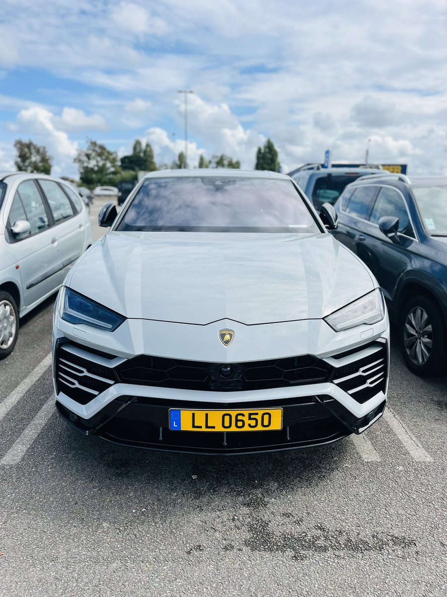 clem44120's tweet photo. #Lamborghini  #urus #voituredesport #photo #Nantes https://t.co/BA53PNsEy2