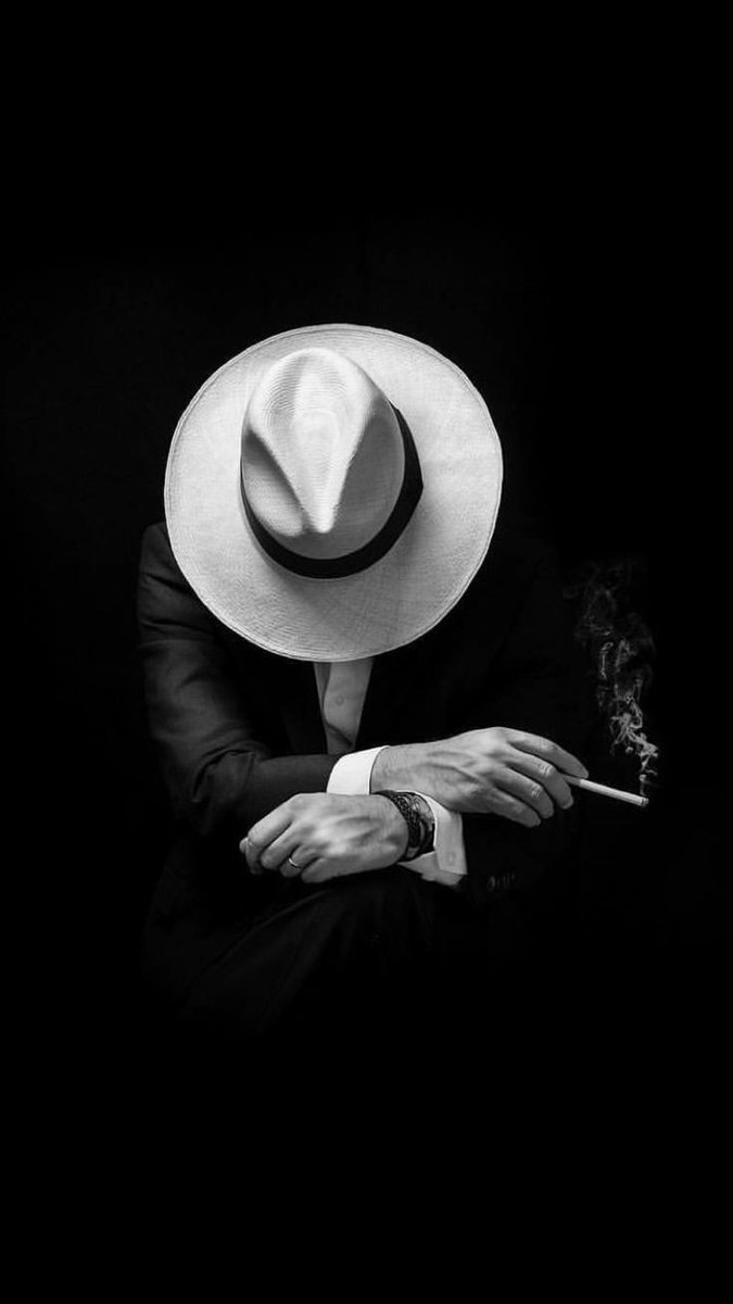 عود نفسه على إلجام شوقه
وتغاضى عن هُتاف جواد قلبهُ
وإصراره عليه بـ إطلاق العنان.