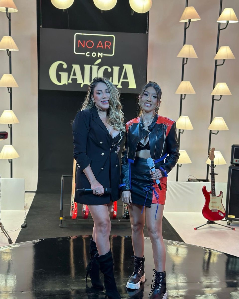 tatygirl's tweet photo. A música “AMOR É TUDO” da querida Galícia com minha participação já está disponível em todas as plataformas digitais e inclusive no YouTube com um clipe lindo, que já assistiu aí????
#pracima #tatygirl #galicia #feet #foryou
#semfiltro #distraidas https://t.co/mTFIvnt1hG